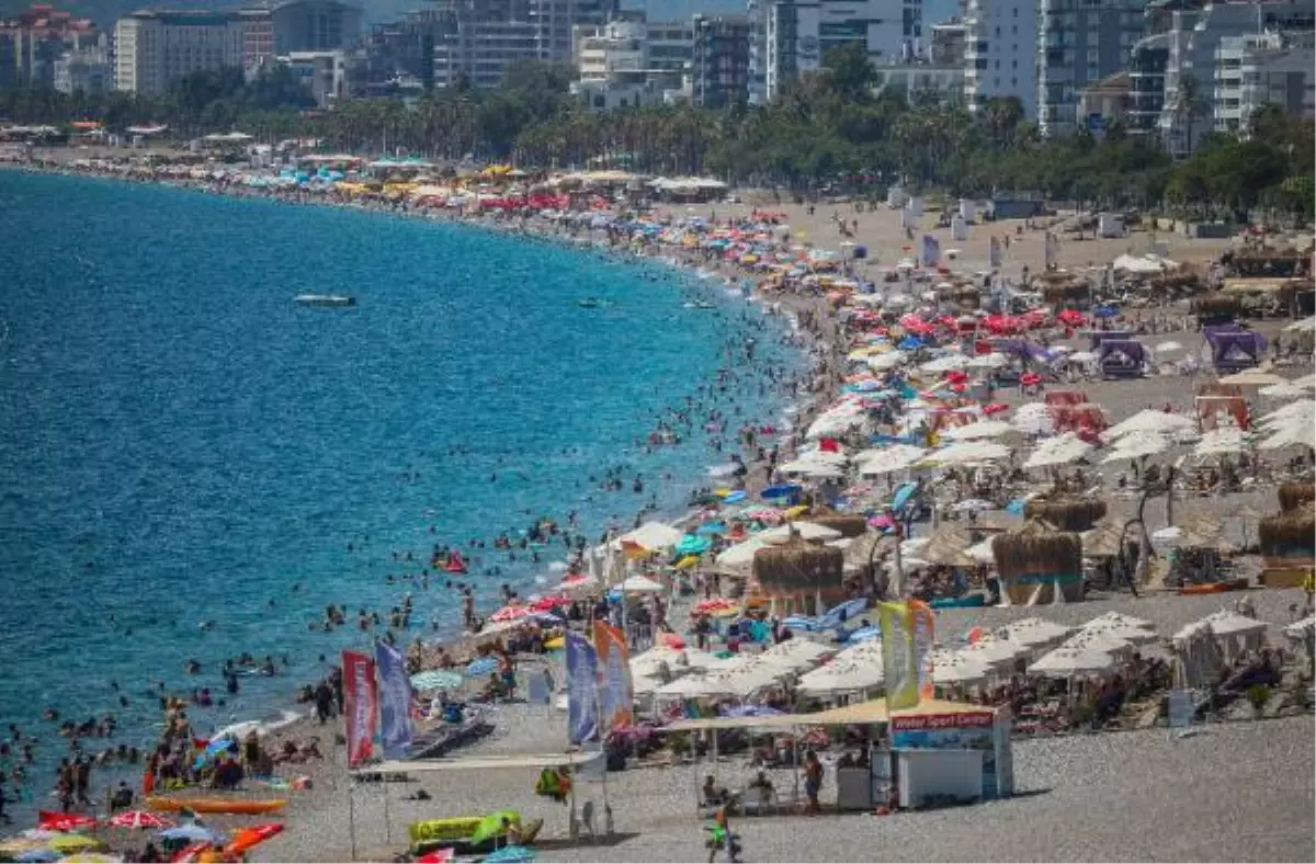 Antalya'da deniz, havadan sıcak