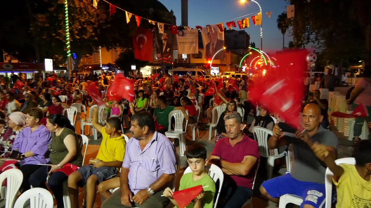 Antalya Serik\'te Zafer Bayramı Konseri