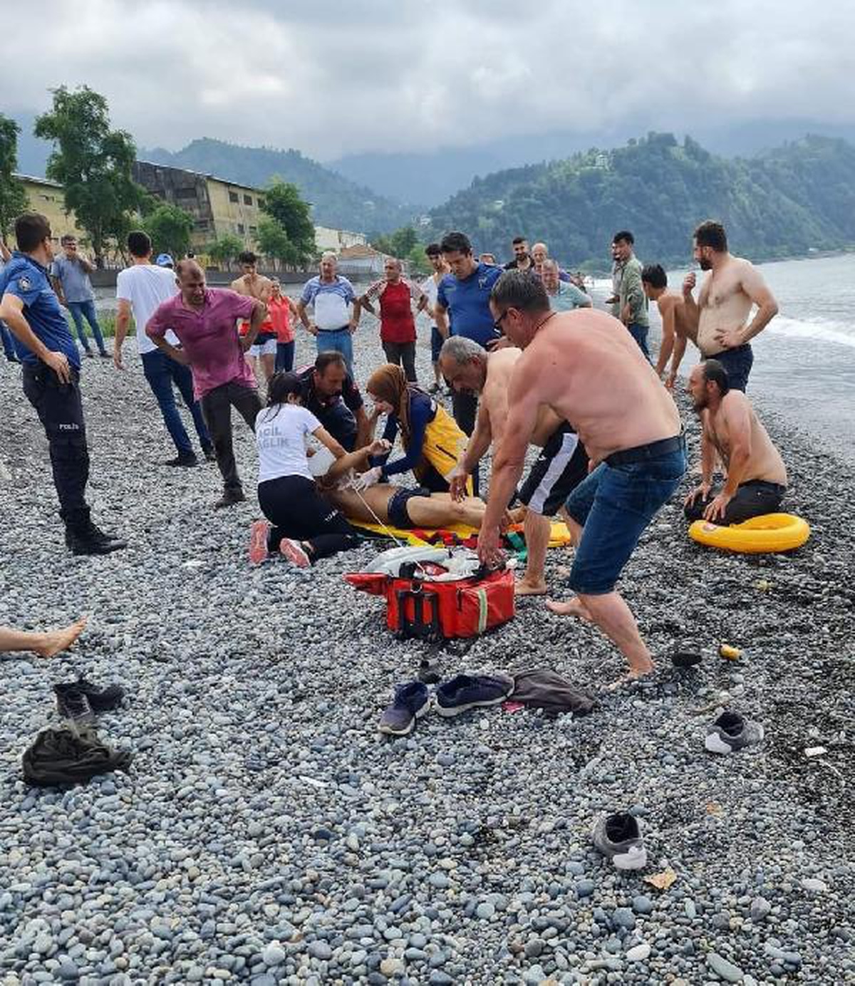 Artvin\'de dalgaların açığa sürüklediği Afganlı boğuldu