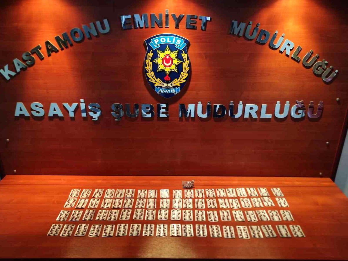 Bin 76 adet sentetik hapla yakalanan 2 şahıs tutuklandı