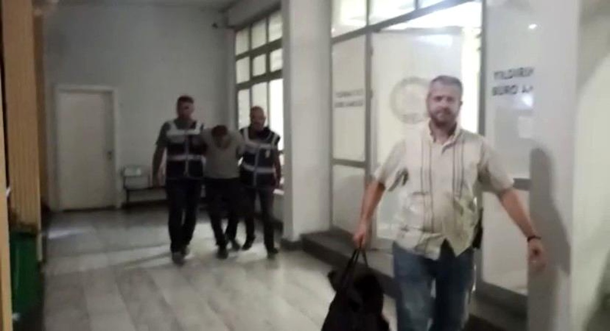Bursa\'da uyuşturucu servisi yapan motokurye kıskıvrak yakalandı