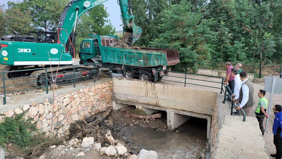 Dalakdere DSİ tarafından temizlendi