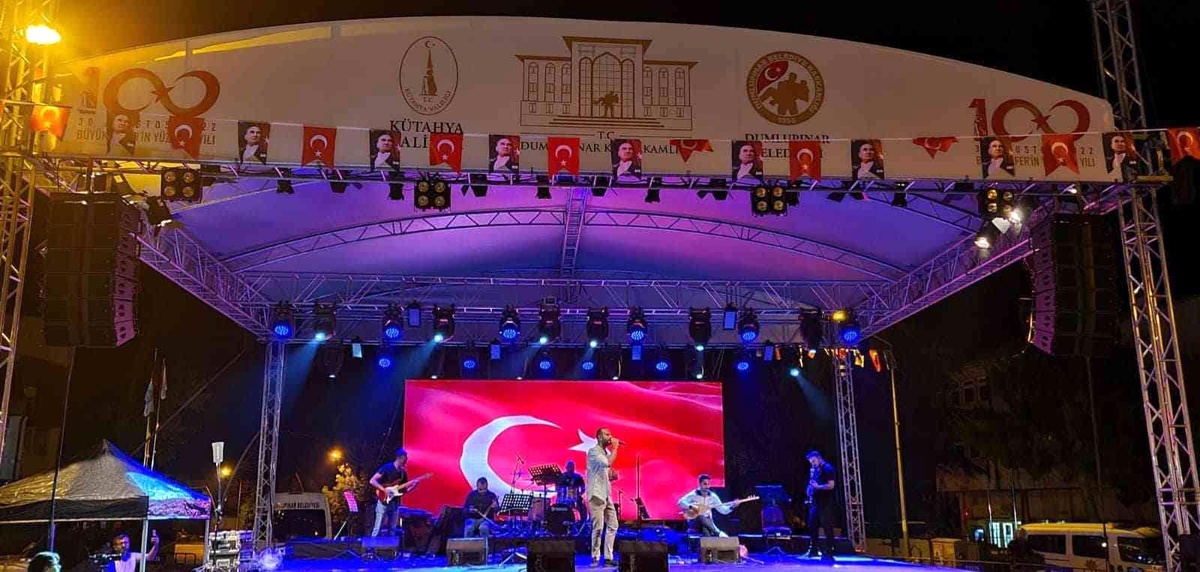 Dumlupınar\'da sanatçı Ünal Sofuoğlu coşkusu