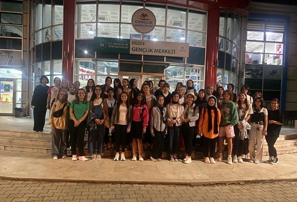 Düzceli gençler Antalya kampına uğurlandı