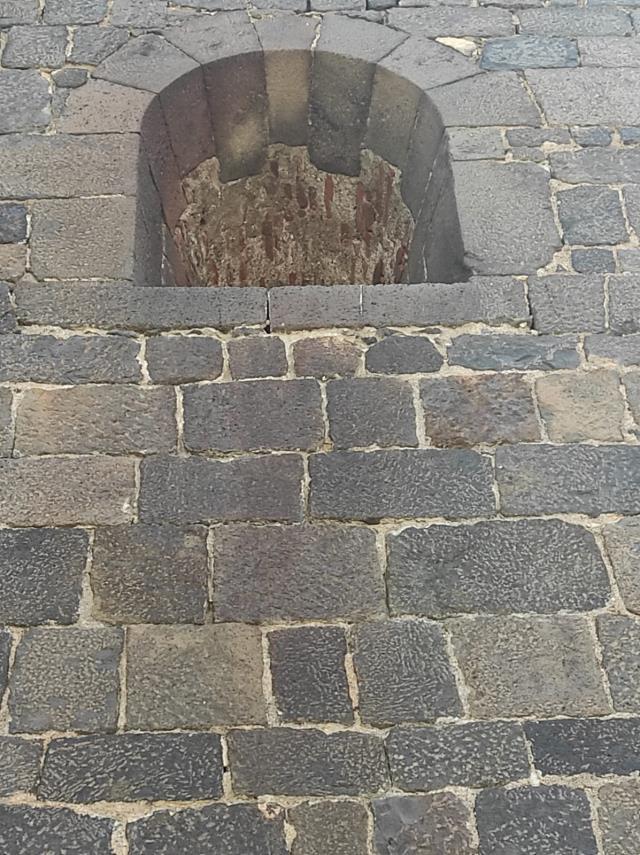 Erzurum'da duvardaki kan izlerinin kimin olduğunu öğrenince hüngür hüngür ağlayacaksınız Erzurum'da duvardaki kan izlerinin kimin olduğunu öğrenince hüngür hüngür ağlayacaksınız