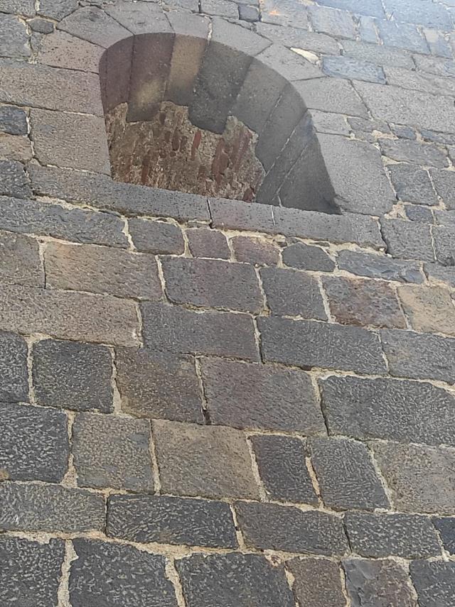 Erzurum'da duvardaki kan izlerinin kimin olduğunu öğrenince hüngür hüngür ağlayacaksınız Erzurum'da duvardaki kan izlerinin kimin olduğunu öğrenince hüngür hüngür ağlayacaksınız