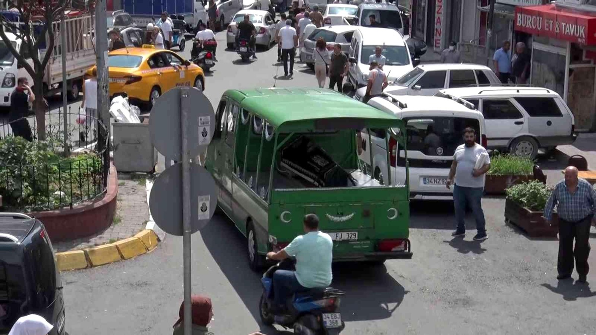 Etiler\'de canice öldürülen genç, son yolculuğuna uğurlandı