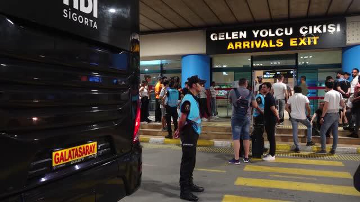 Galatasaray kafilesi, Trabzon\'a geldi