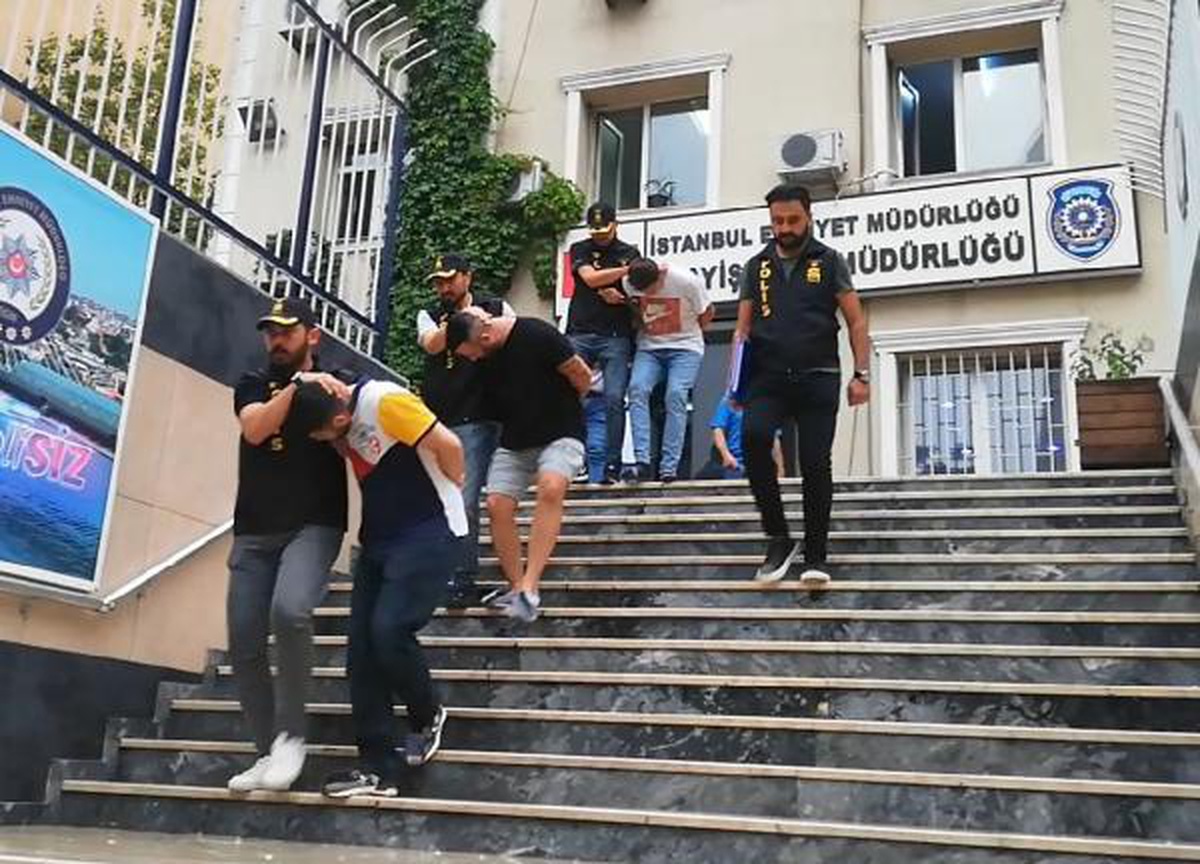 GÜNGÖREN\'DE İÇİNDE 500 BİN LİRA BULUNAN ÇELİK KASAYI KARTON KUTUYA KOYUP ÇALDILAR