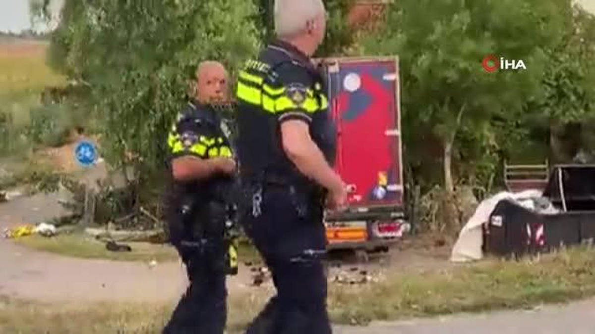 Hollanda\'da kamyon, sokak partisine daldı: 4 ölü, 8 yaralı