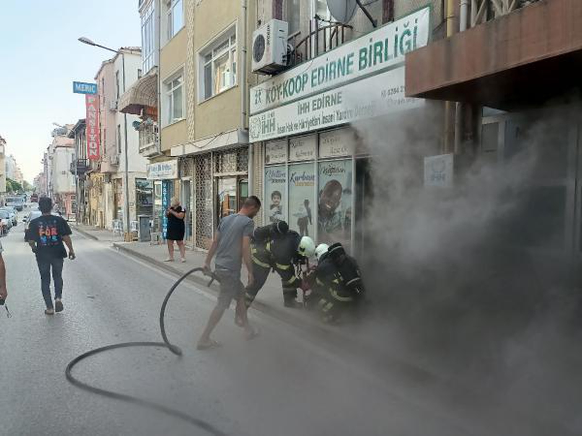 İHH yardım derneği binasında patlama ve ardından yangın çıktı