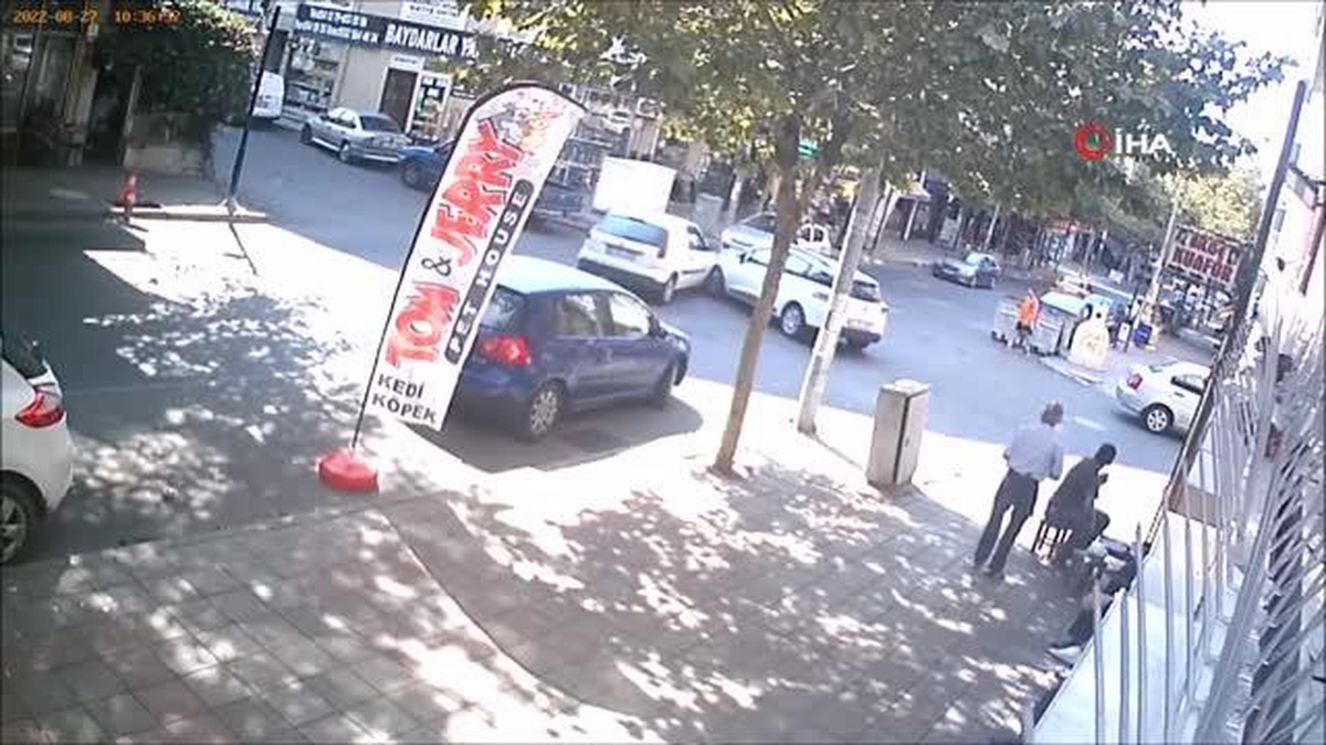 Tekirdağ\'da otomobil sürücüsünün yaralandığı kaza kamerada