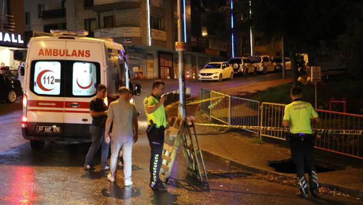 Kaldırım çöktü: 2 yaralı