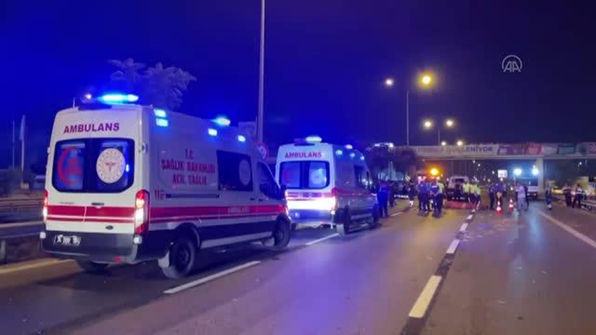 Kartal\'da kamyona çarpan motosikletteki iki kişi öldü