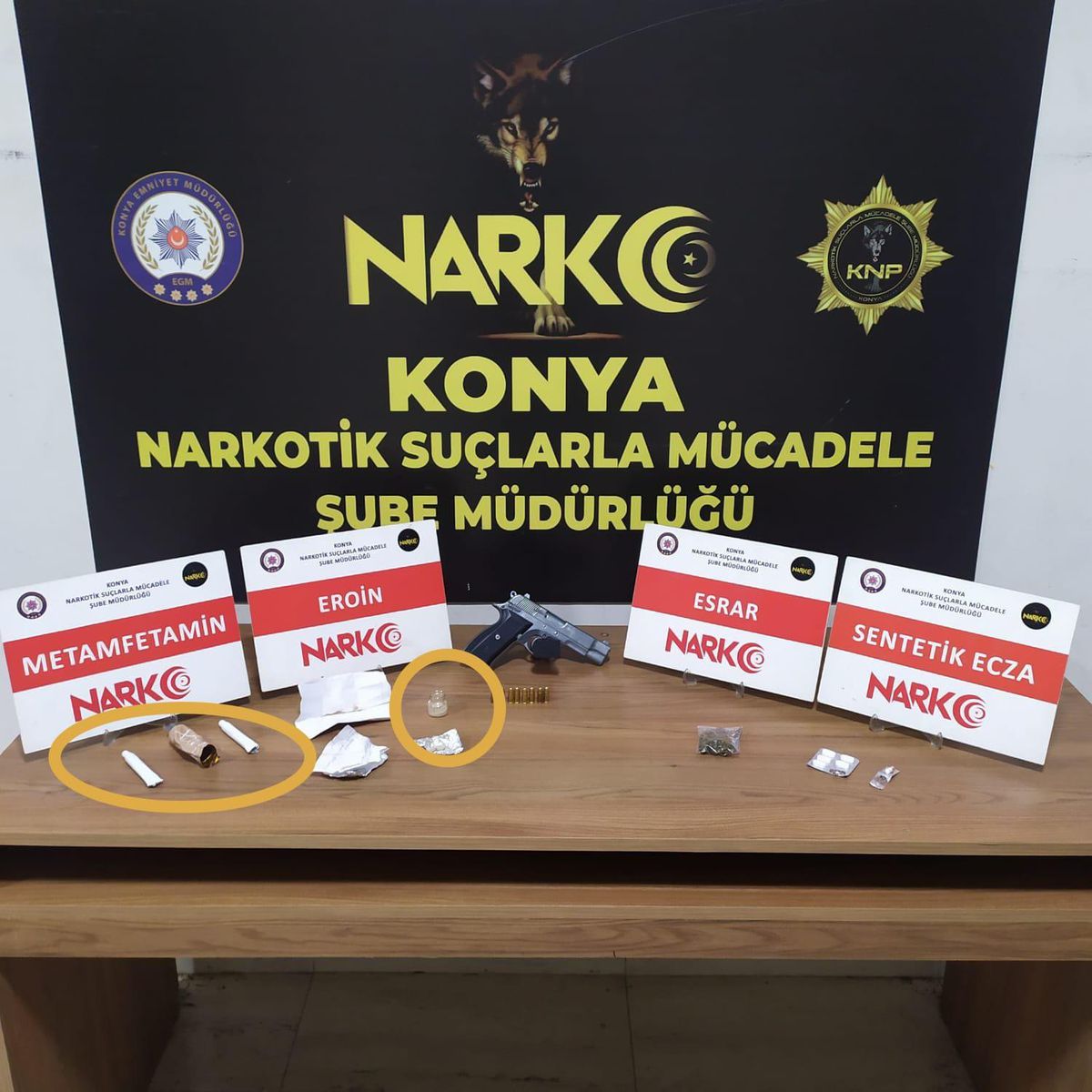 Konya\'da boya tüplerine uyuşturucu gizledikleri iddiasıyla yakalanan 2 zanlı tutuklandı