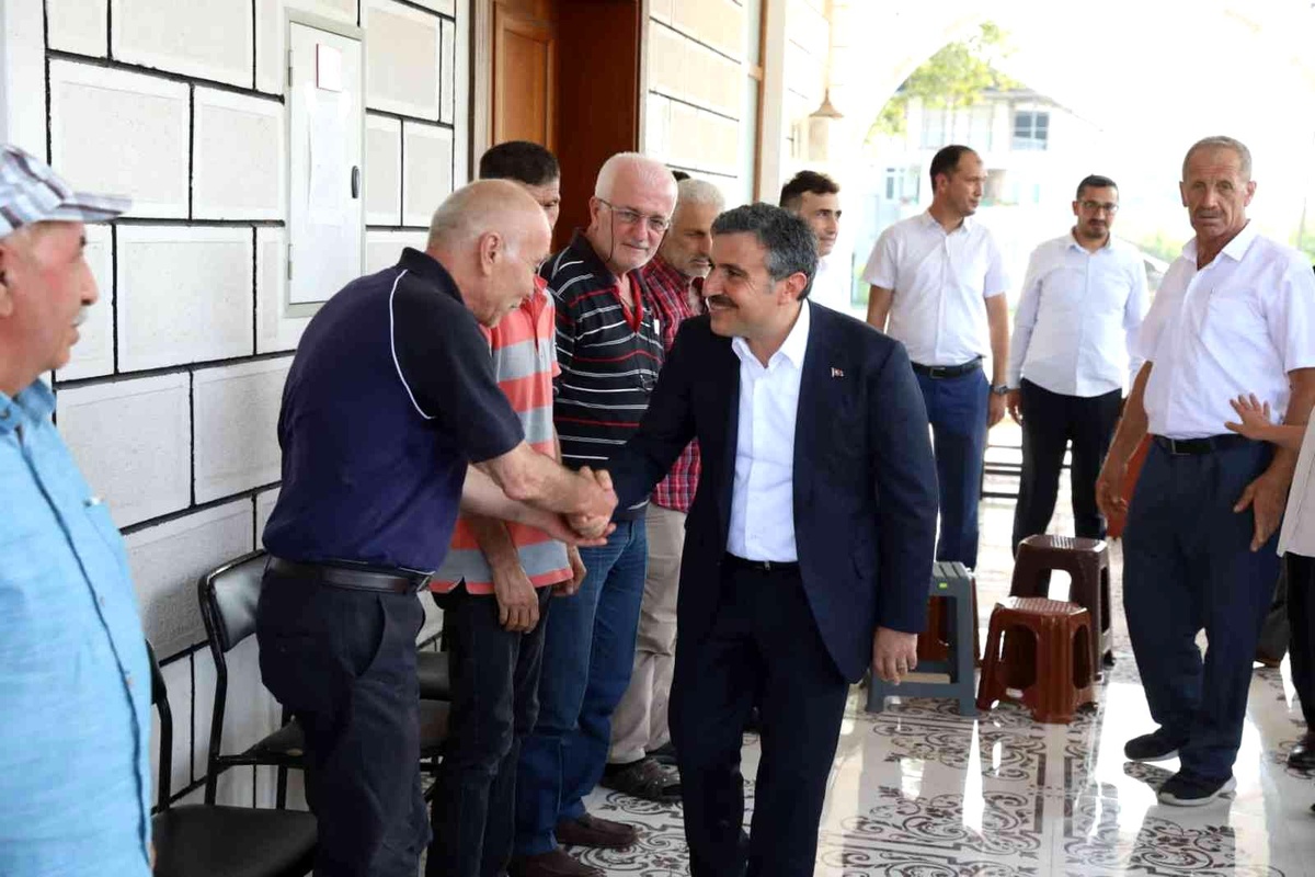 Köyleri tek tek geziyor sorunları yerinde dinliyor