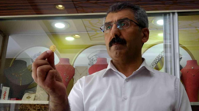 Kuyumcuları bile kandırıyorlar! Düşük ayarlı altın tuzağına dikkat Kuyumcuları bile kandırıyorlar! Düşük ayarlı altın tuzağına dikkat