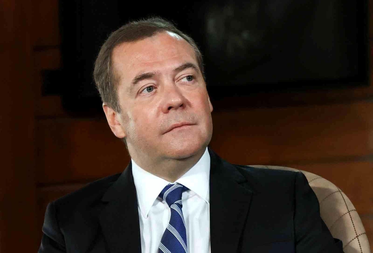 Medvedev: "Kiev NATO\'ya katılmaktan vazgeçse bile Rusya operasyonlarını durdurmayacak"