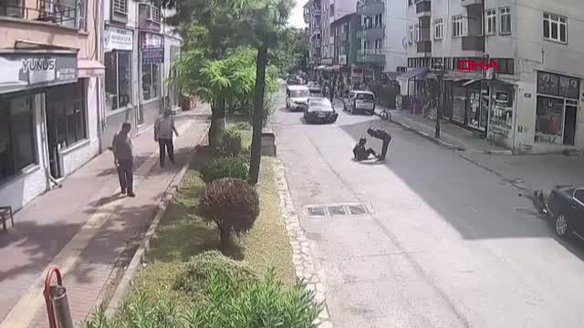OTOMOBİL İLE MOTOSİKLET ÇARPIŞTI 2 YARALI