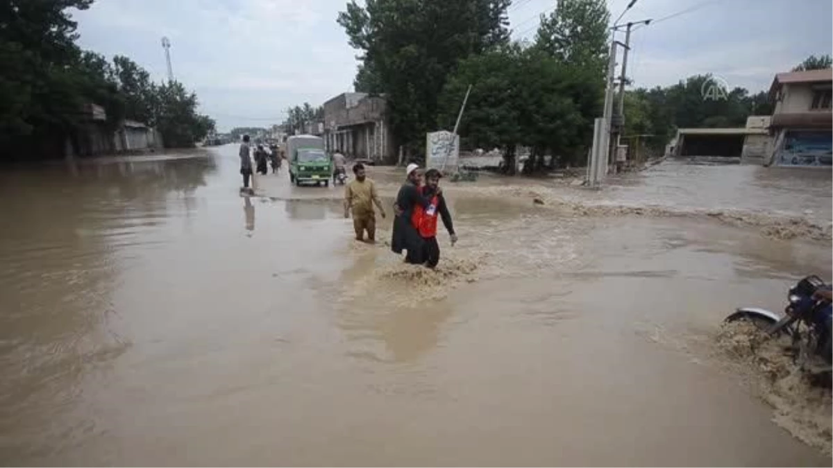 Pakistan\'da muson yağmurlarının yol açtığı seller etkisini sürdürüyor (2)