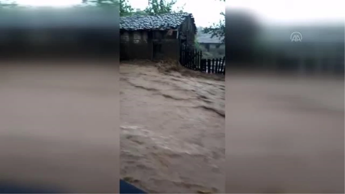 Bilecik\'te sağanak ve taşkın bir köyde hasara yol açtı