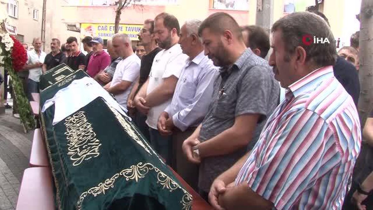 Sarıyer\'de denizde dalgalara kapılarak boğulan baba-oğul Ümraniye\'de son yolculuğuna uğurlandı