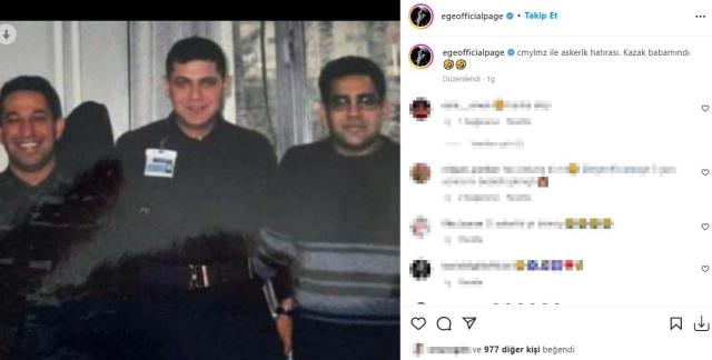 Şarkıcı Ege, 'Askerlik hatırası' diyerek Cem Yılmaz'la 21 yıl önceki fotoğrafını paylaştı Şarkıcı Ege, 'Askerlik hatırası' diyerek Cem Yılmaz'la 21 yıl önceki fotoğrafını paylaştı
