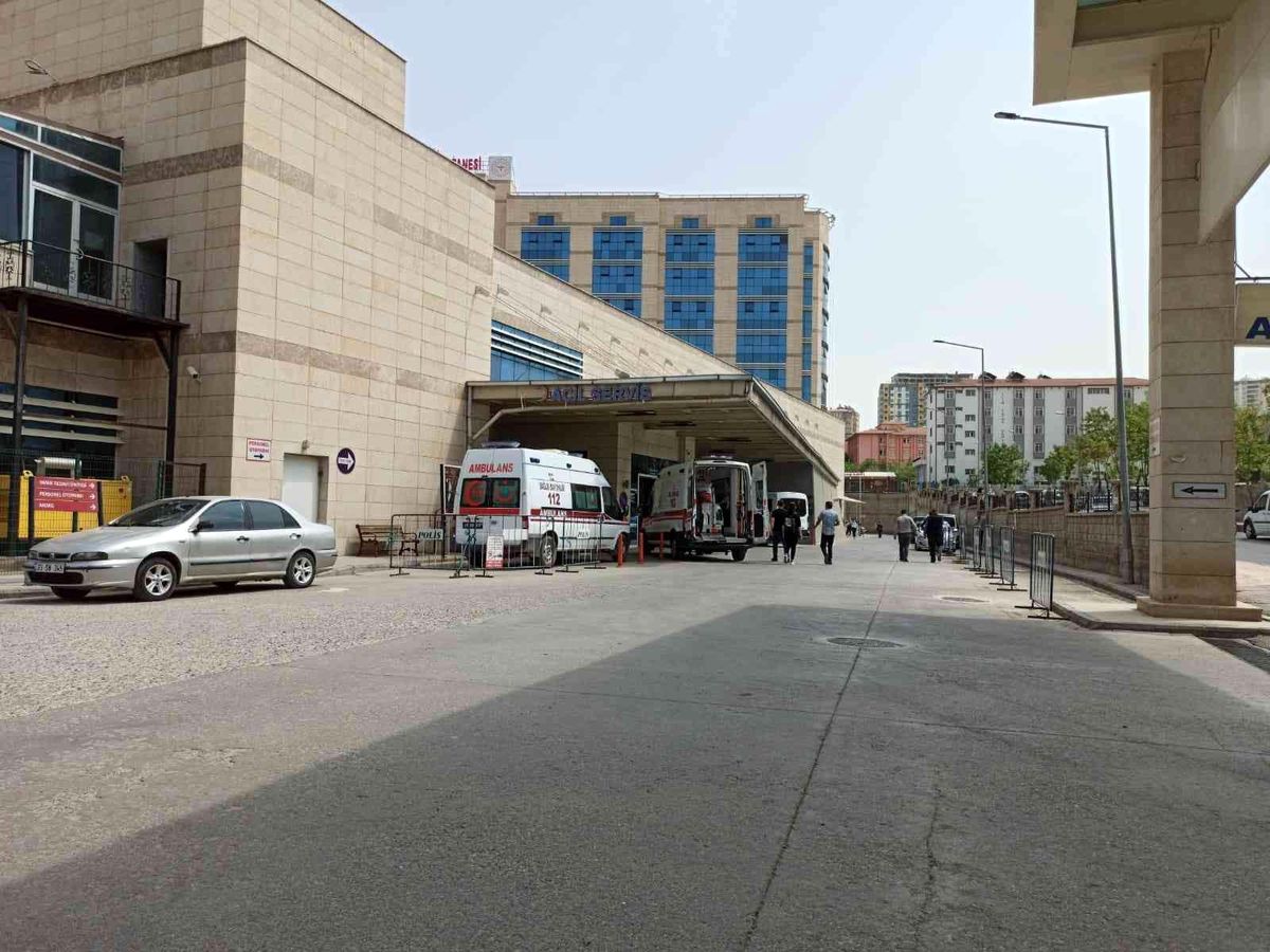 Siirt\'te tarım aracı devrildi: 5 yaralı