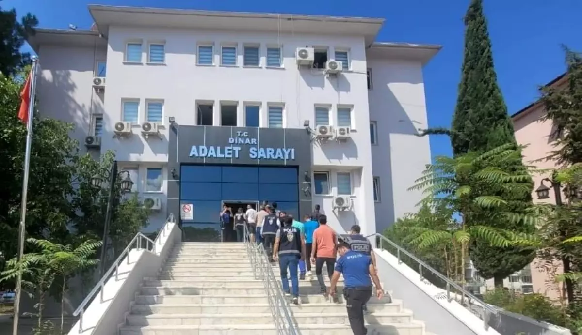 Silahlı, taşlı sopalı kavgaya karışan 15 kişiden 11\'i tutuklandı