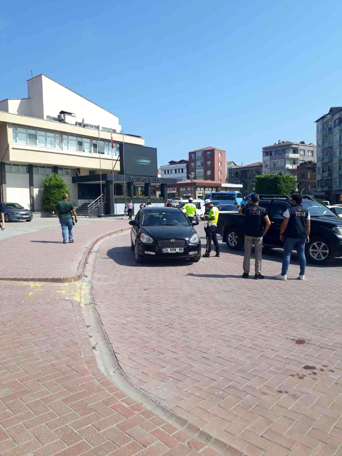 Sinop\'ta aranan 3 şahıs ve 1 düzensiz göçmen yakalandı