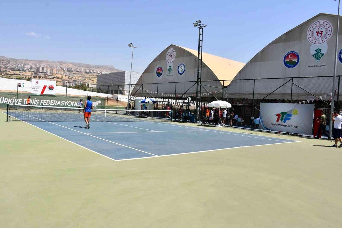 Şırnak\'ta 400 sporcunun katıldığı tenis şampiyonası başladı