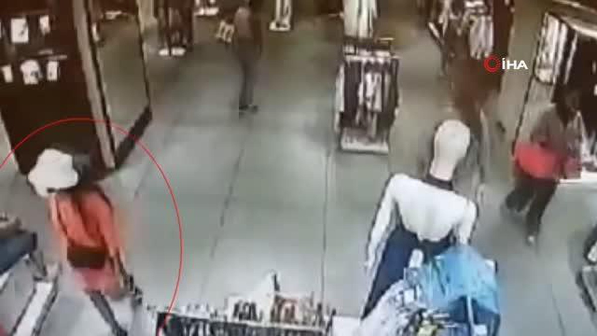 Şişli\'de 3 ayrı mağazada hırsızlık yapan kadınlar kamerada