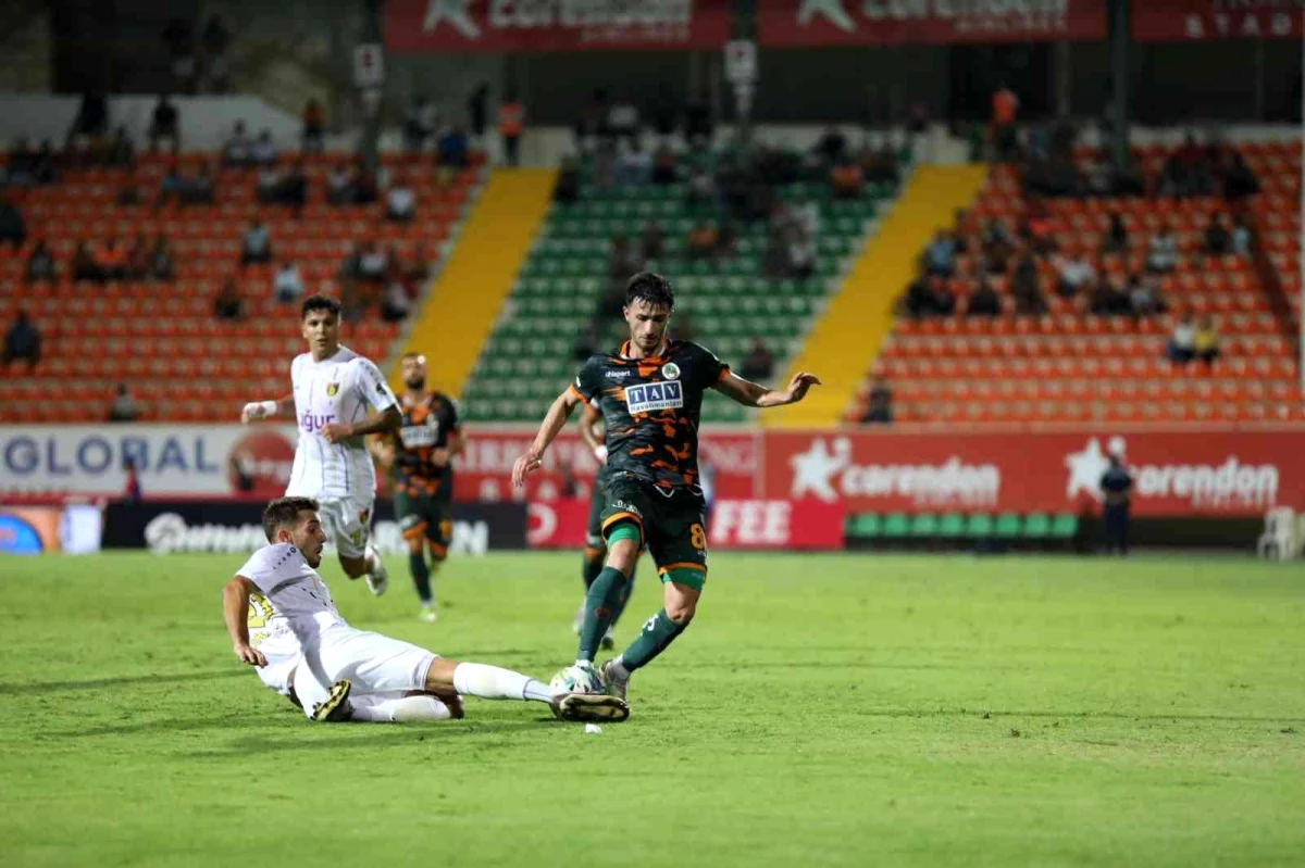 Spor Toto Süper Lig: Corendon Alanyaspor: 0 İstanbulspor: 0 (İlk yarı)