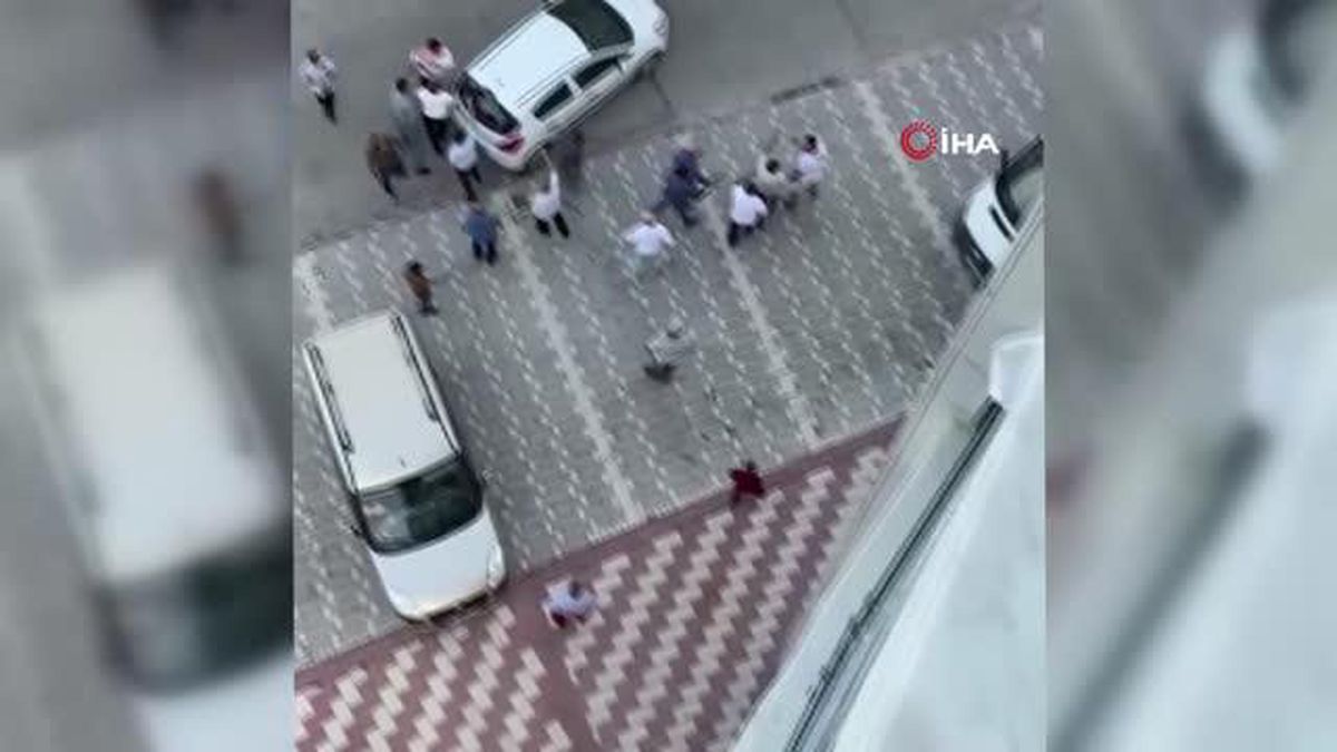 Sürücülerin trafik kavgası kamerada