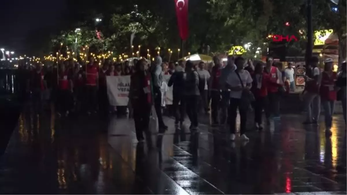 TÜRK KIZILAY\'INDAN HİLAL-İ AHMER\'E VEFA YÜRÜYÜŞÜ