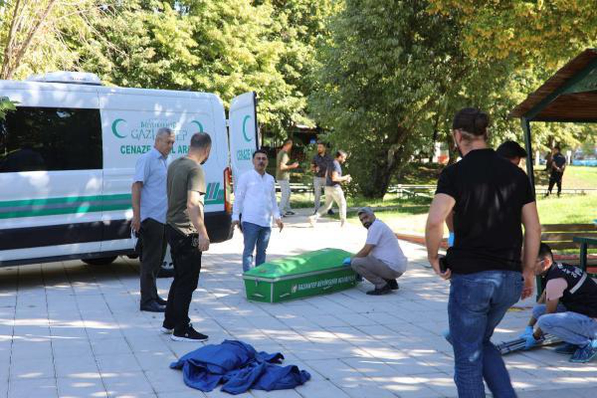 Uzman Çavuş, parkta başından vurulmuş halde ölü bulundu