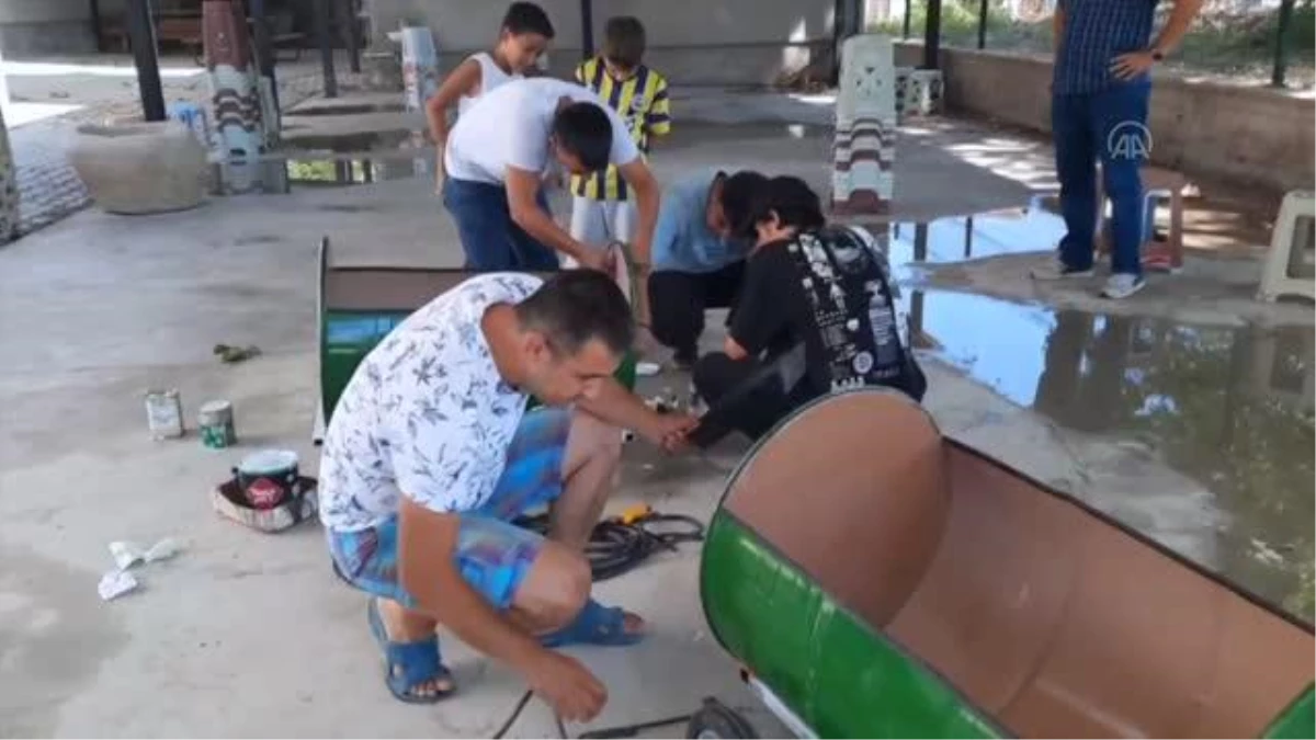 Bursa\'da varillerden yapılan "tren" kırsal mahallede çocukların yaz eğlencesi oldu