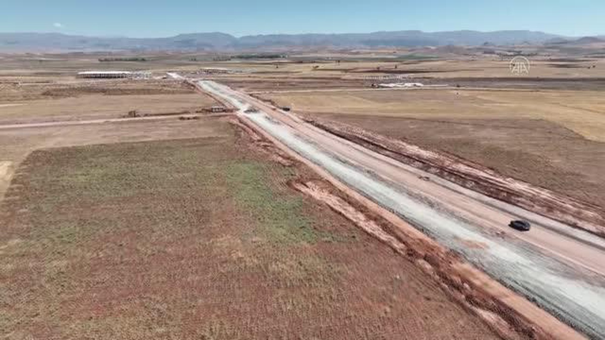 Sivas\'ın yatırım üssü Demirağ OSB\'de fabrikalar yükseliyor