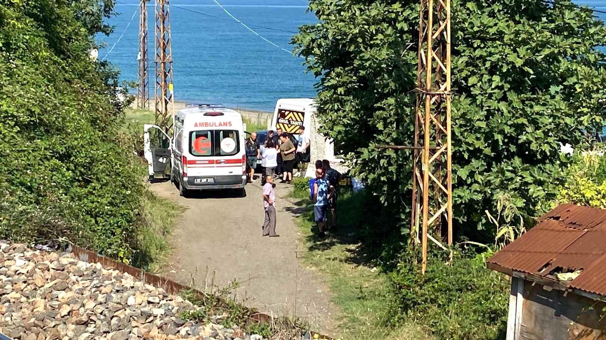 Zonguldk\'ta 13 yaşındaki Yavuz, denize kaçan topunu alırken kalp krizinden öldü