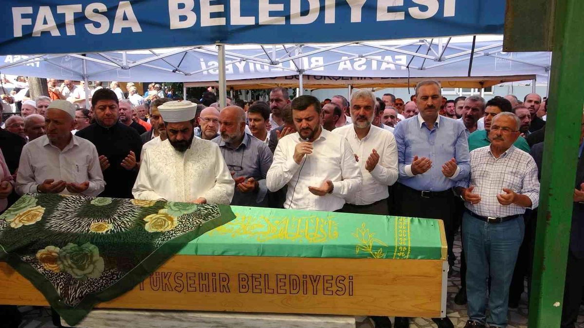 AK Parti İstanbul İl Başkanı Kabaktepe\'nin annesi son yolculuğuna uğurlandı