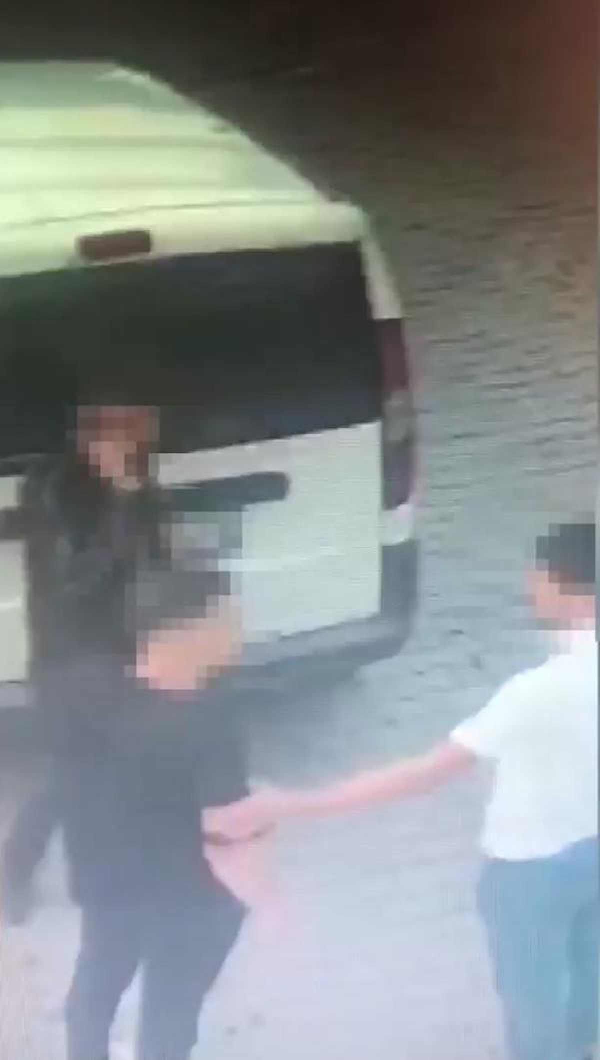 ARNAVUTKÖY\'DE ÇALDIKLARI MOTOSİKLETLE SAHİBİNE YAKALANDILAR