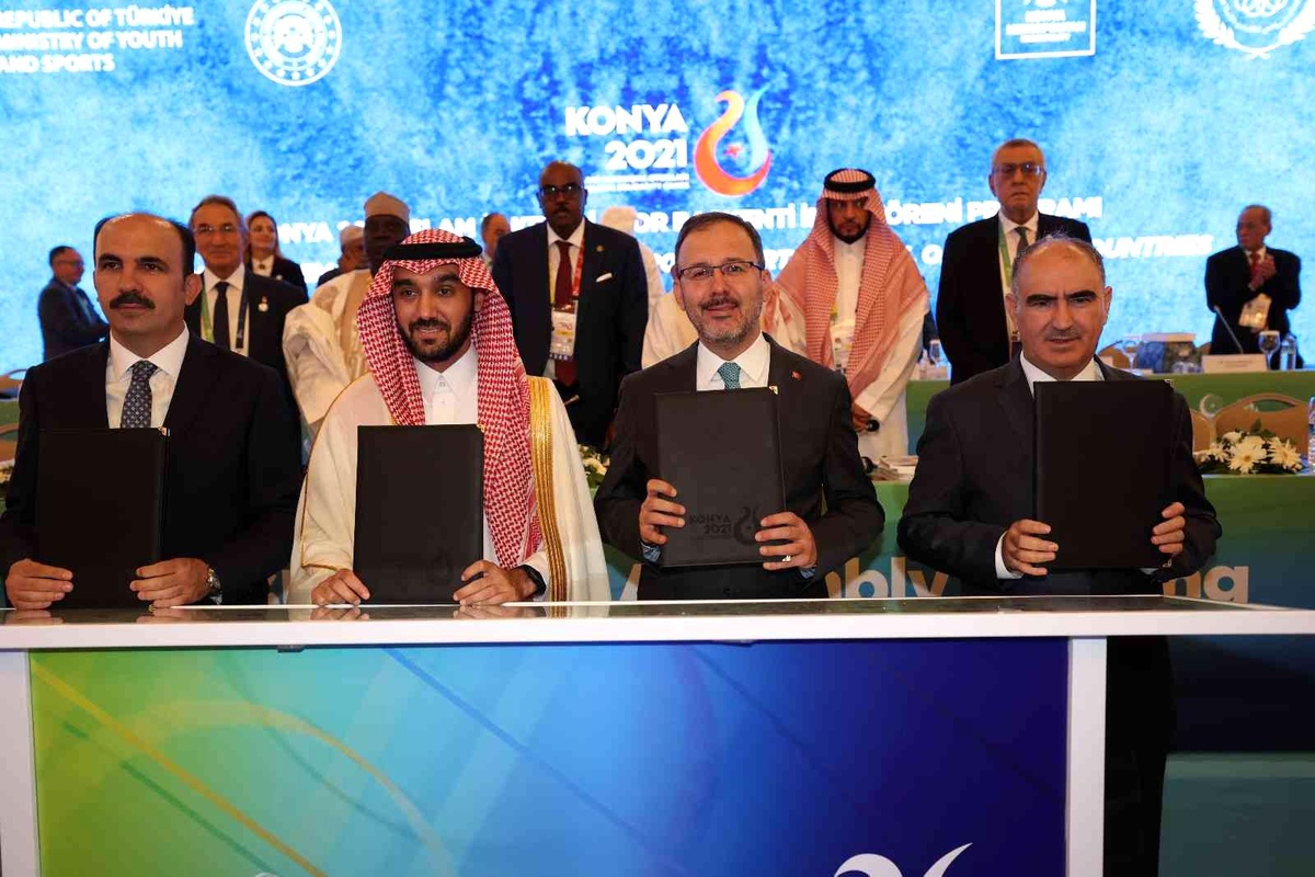 Gençlik ve Spor Bakanı Kasapoğlu, Konya\'da spor diplomasisi alanında görüşmeler yaptı