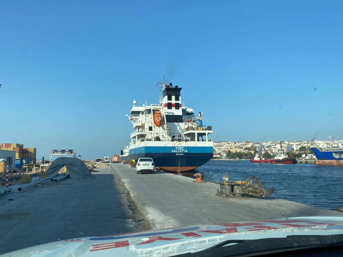 Bandırma\'da limandaki Malta bayraklı gemide oluşan patlamada iki işçi yaralandı