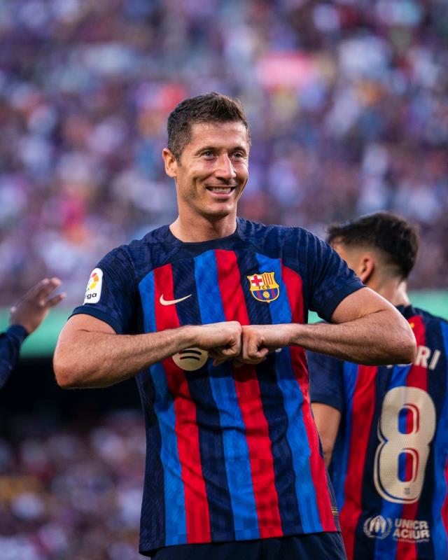 Barcelona'yı Lewandowski uçuruyor! Katalan devi, Real Valldolid'i farka boğdu Barcelona'yı Lewandowski uçuruyor! Katalan devi, Real Valldolid'i farka boğdu
