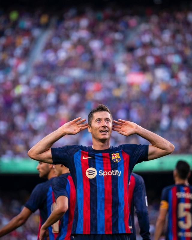 Barcelona'yı Lewandowski uçuruyor! Katalan devi, Real Valldolid'i farka boğdu Barcelona'yı Lewandowski uçuruyor! Katalan devi, Real Valldolid'i farka boğdu