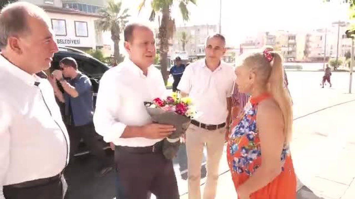 Seçer, Anamur ve Bozyazı\'da vatandaşlarla buluştu