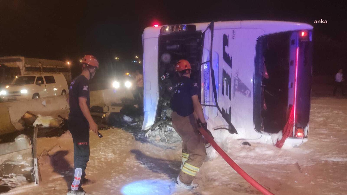 Dörtyol\'daki Trafik Kazasına Hatay Büyükşehir İtfaiyesi\'nden Hızlı Müdahale