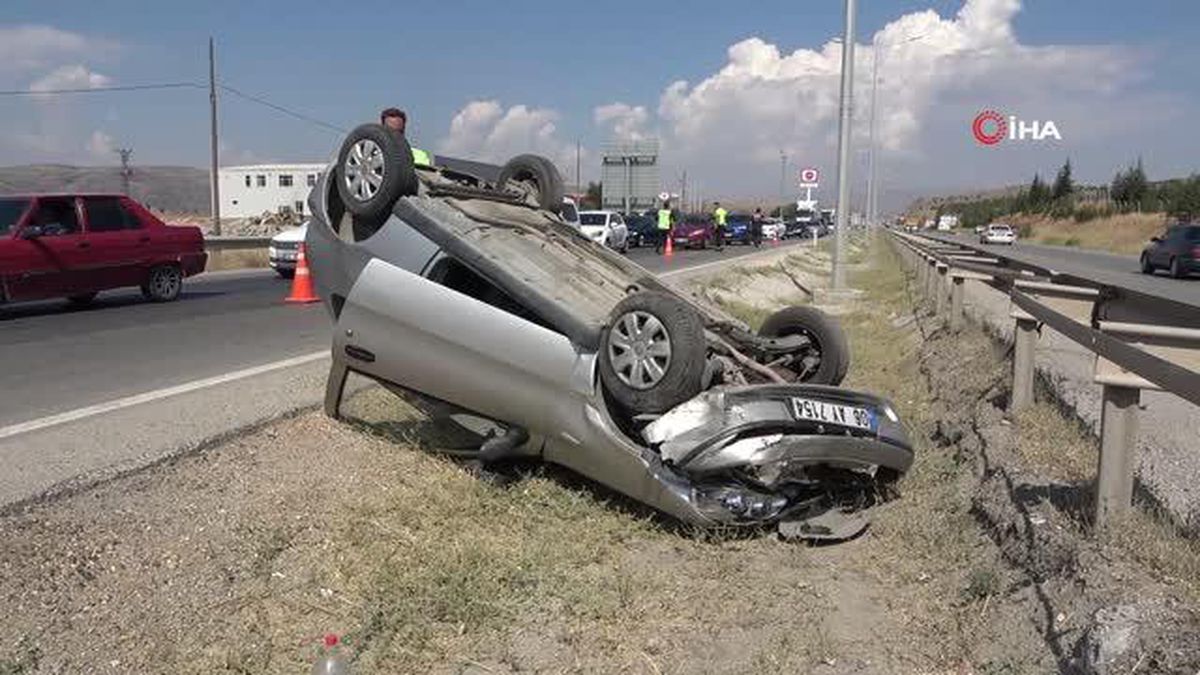 Düğüne giderken kaza yaptılar: Aynı aileden 3 kişi yaralandı