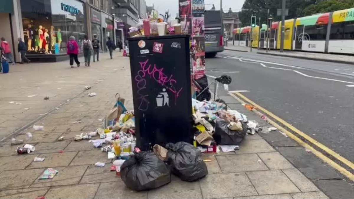 Edinburgh'da çöp toplayıcılarının grevi devam ediyor