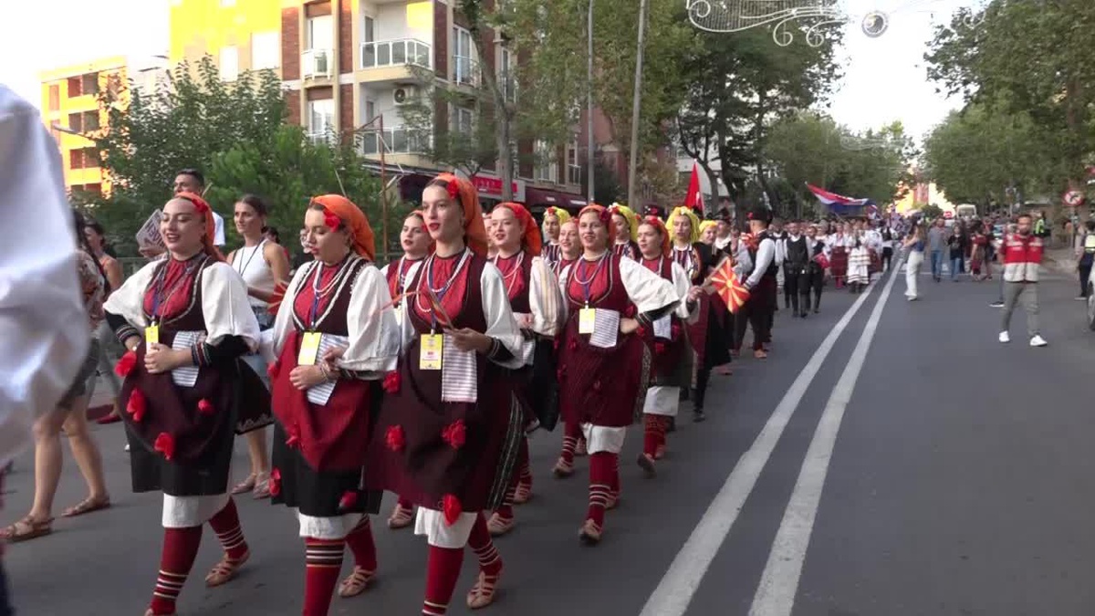 Kartal Belediyesi\'nin \'Uluslararası Halk Oyunları Festivali\' Başladı